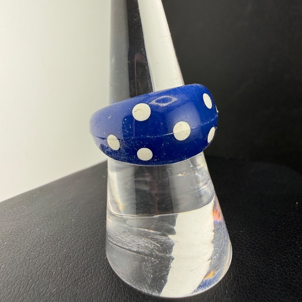 Vintage Estate Dome Ring‎ Blue Polka Dot Acrylic Retro Size 6.5